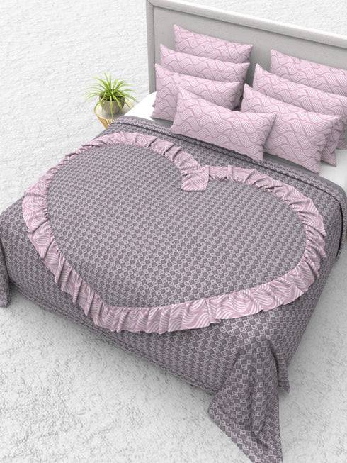 The White Moss Valentine Heart Winter comforter with 2 pillow covers